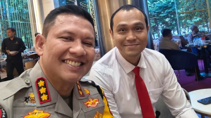 AKBP Putu Kholis bersama Kombes Pol Budi Hermanto. (Foto: BuHer/istimewa).