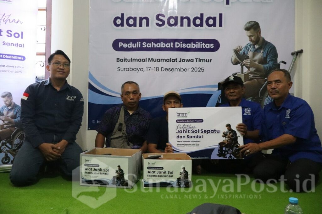 Dari Keterbatasan Menuju Kemandirian, BMM Jatim Latih Disabilitas Jahit Sol Sepatu. (istimewa).