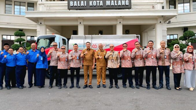 Wali Kota Malang Terima Bantuan CSR Bank Jatim untuk Perumda Tugu Tirta: Truk Tangki Air Siap Tingkatkan Layanan, Senin 12 Januari 2026. (istimewa).