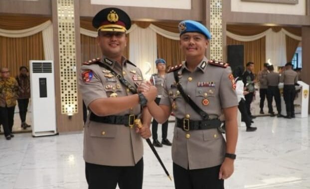 AKBP Ramadhan Nasution Resmi Jabat Kapolres Gresik bersama AKBP Rovan Richard Mahenu. (istimewa).