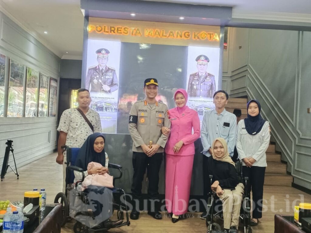 Kombes Pol Putu Kholis Aryana dan istri bersama disabilitas binaan Polresta Malang Kota