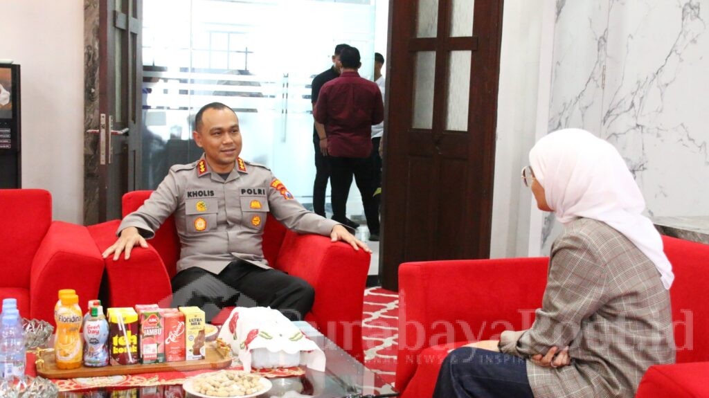 Kombes Pol Putu Kholis Aryana bersama Ketua DPRD Kota Malang, Amithya Ratnanggani Sirraduhita