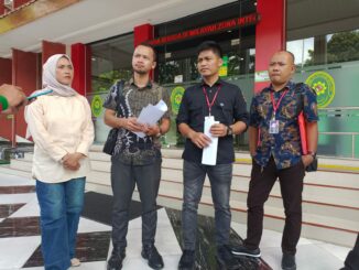 Kuasa hukum dua warga Kota Batu, Galuh Nalibronto dan Ngatemoen Harijono, kembali mendatangi Pengadilan Negeri (PN) Kelas IA Malang, Jumat (23/1/2026).