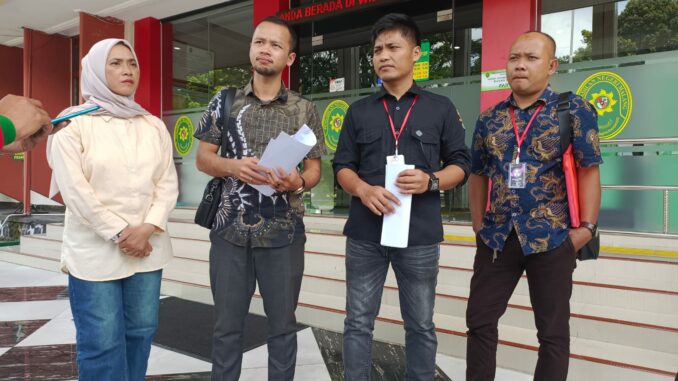Kuasa hukum dua warga Kota Batu, Galuh Nalibronto dan Ngatemoen Harijono, kembali mendatangi Pengadilan Negeri (PN) Kelas IA Malang, Jumat (23/1/2026).