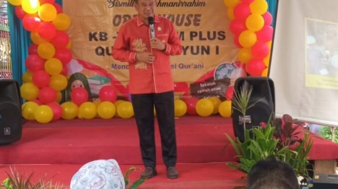 Anggota Dewan, H. Rokhmad S.Sos, Buka Open House Qurrota Ayun 1, Ajak Orang Tua Jadi Guru di Rumah. (Foto: istimewa).