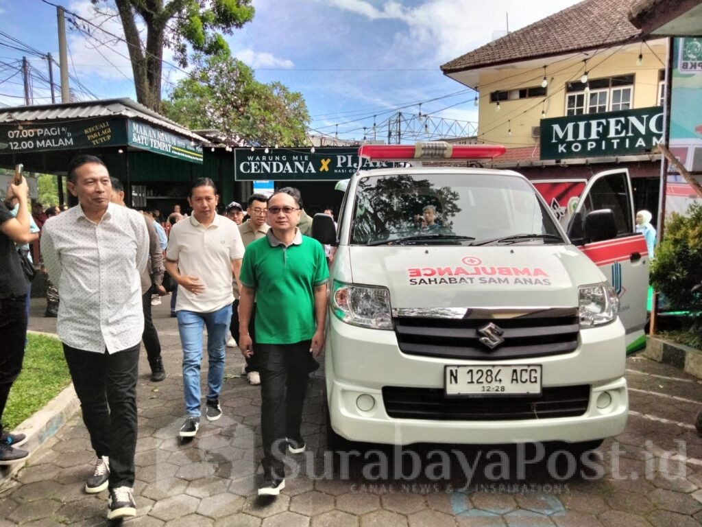 Ambulans gratis yang diluncurkan Anas Muttaqin