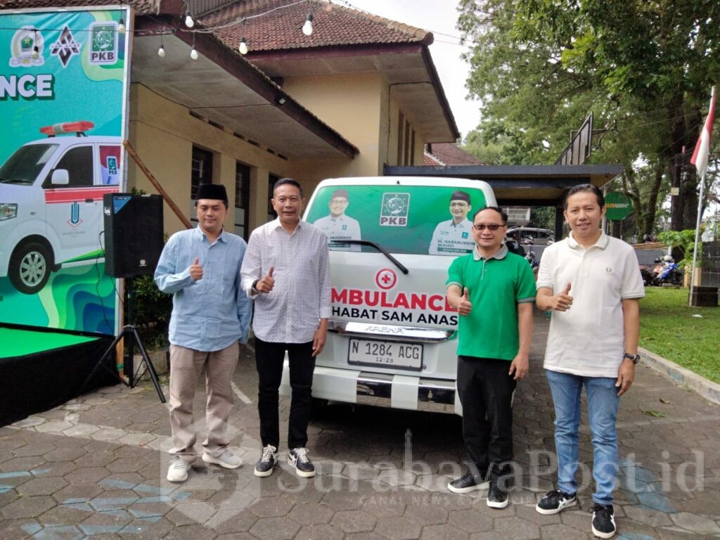 Ambulans gratis yang diluncurkan Anas Muttaqin