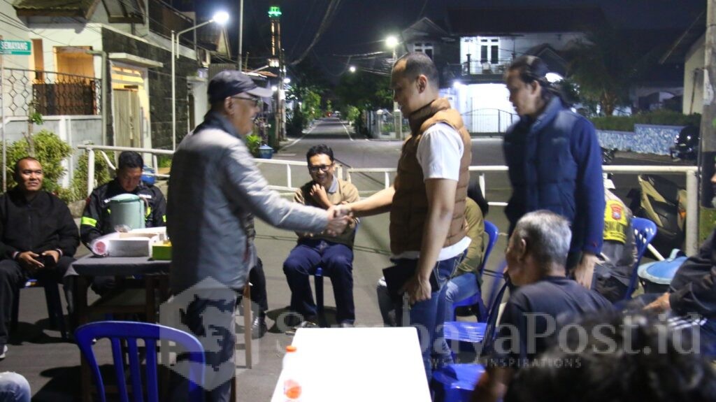 Kapolresta Malang Kota, Kombes Pol Putu Kholis Aryana, melakukan Sambang Kamtibmas di RT 2 RW 9, Kelurahan Madyopuro pada Sabtu (24/1/2026) malam.