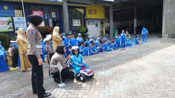 Satlantas Polresta Malang Kota Goes to School, Wujudkan Polisi Sahabat Anak. (istimewa).