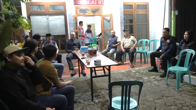 Kapolresta Malang Kota, Kombes Pol Putu Kholis Aryana, sambang kamtibmas di Balai RW 05, Jl Cendrawasih, Kelurahan Sukun, Kecamatan Sukun, Jumat malam (30/1/2026).