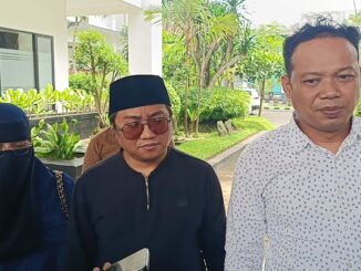 Gus Idris bersama Guntur Putra Abdi Wijaya, SH, selaku kuasa hukumnya saat memberikan klarifikasi, Kamis (5/2/2026).