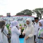Ketua DPRD Kota Malang Amithya Ratnanggani Sirraduhita (dua dari kanan) saat menghadiri Mujahadah Kubro Satu Abad NU di Stadion Gajayana, Kota Malang. (ist).