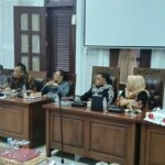 Hearing ini dihadiri oleh Disnaker PMPTSP Kota Malang dan Satpol PP Kota Malang.