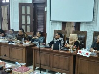 Hearing ini dihadiri oleh Disnaker PMPTSP Kota Malang dan Satpol PP Kota Malang.