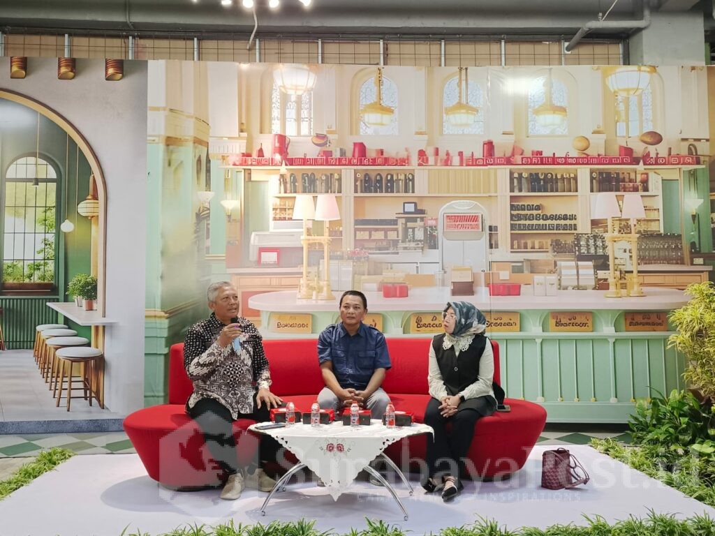 Para narasumber memberikan paparan dihadapan puluhan jurnalis.