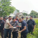 PEMERIKSAAN: Majelis hakim PN Tipikor Surabaya, melakukan pemeriksaan setempat (sidang lapangan) pada Jumat (13/2/2026).