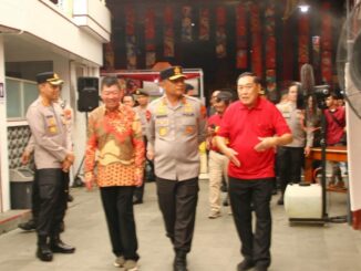 Kapolda Jawa Timur, Irjen Pol Nanang Avianto, meninjau pengamanan perayaan Tahun Baru Imlek 2577 Kongzili di Klenteng Eng An Kiong, Kota Malang, Selasa 17 Februari 2026. (istimewa).