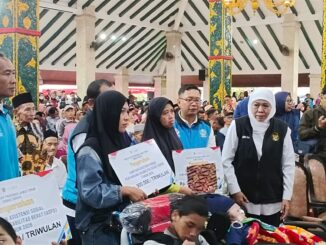 Pemprov Jatim Salurkan Bansos Rp 7 Miliar untuk Masyarakat Malang, Khofifah: Stimulus Kemandirian Ekonomi