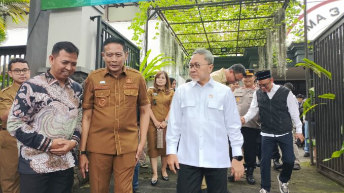 Menko Bidang Pangan Tinjau MBG di SMA 3 Kota Malang, Selasa (24/2/2026).