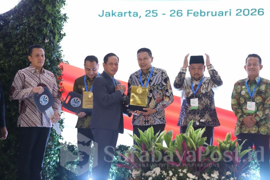 Wali Kota Malang Terima Penghargaan 'Menuju Kota Bersih', Kota Malang Peringkat 7 Terbaik Nasional, Rabu 25 Februari 2026. (Sumber Diskominfo).