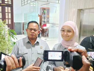 Ketua DPRD Kota Malang Amithya Ratnanggani Siraduhitta (kanan).