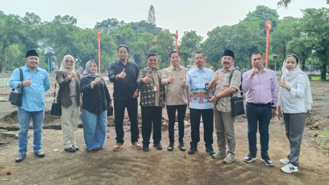 Sonny Rudiwiyanto (empat dari kiri) bersama anggota Komisi C DPRD Kota Malang saat sidak beberapa waktu lalu