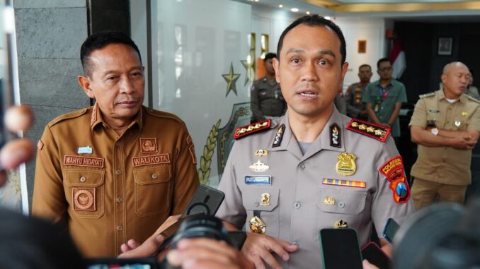 Kapolresta Malang Kota, Kombes Pol Putu Kholis Aryana, imbau masyarakat teliti uang palsu di bulan Ramadan. (ist).