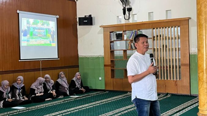 Anggota DPRD Kota Malang, Dr. Suyadi, menggelar sosialisasi Program MBG bersama wali murid di Aula SD Islamic Global School pada Sabtu (6/3/2026).