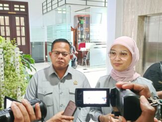 Ketua DPRD Kota Malang Amithya Ratnanggani Sirraduhita memberikan masukan pelaksanaan program RT Berkelas.