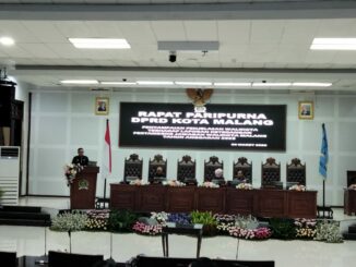 Wali Kota Wahyu Hidayat menyampaikan LKPJ Tahun Anggaran 2025 dalam rapat paripurna DPRD Kota Malang, Senin (9/3/2026).