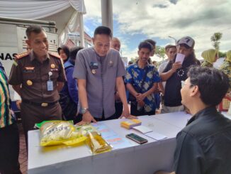 Gandeng Kejaksaan Negeri, Pemkot Malang menggelar Pasar Murah di halaman Kantor Kejari Kota Malang, Kecamatan Blimbing, Kamis, 12 Maret 2026.