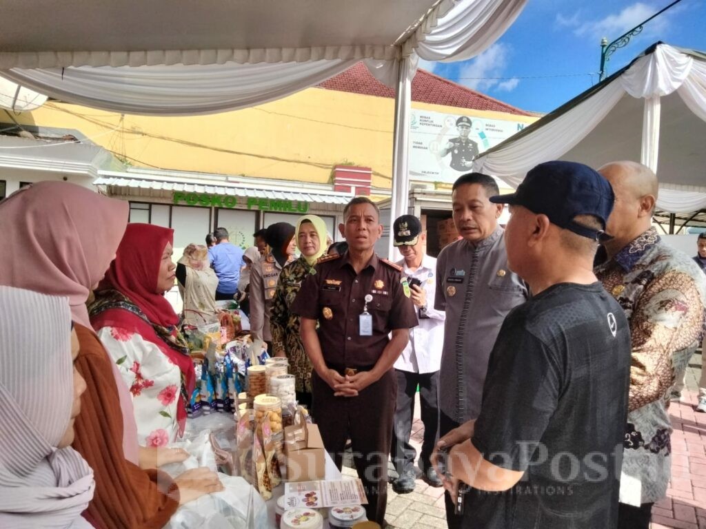 Dalam pasar murah tersebut, disediakan sebanyak 1.300 paket sembako dengan harga hanya Rp 50 ribu.