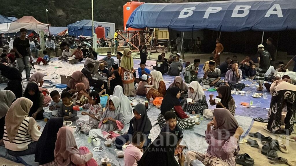 UIBU Gelar Buka Bersama Warga Terdampak Bencana di Aceh Tamiang, Salurkan Sembako hingga Alat Tulis, Kamis 12 Maret 2026. (Sumber UIBU).