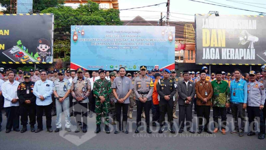 Kapolresta Kombes Pol Putu Kholis Aryana dan Walikota Wahyu Iskandar pose bersama jajaran usai apel gelar pasukan