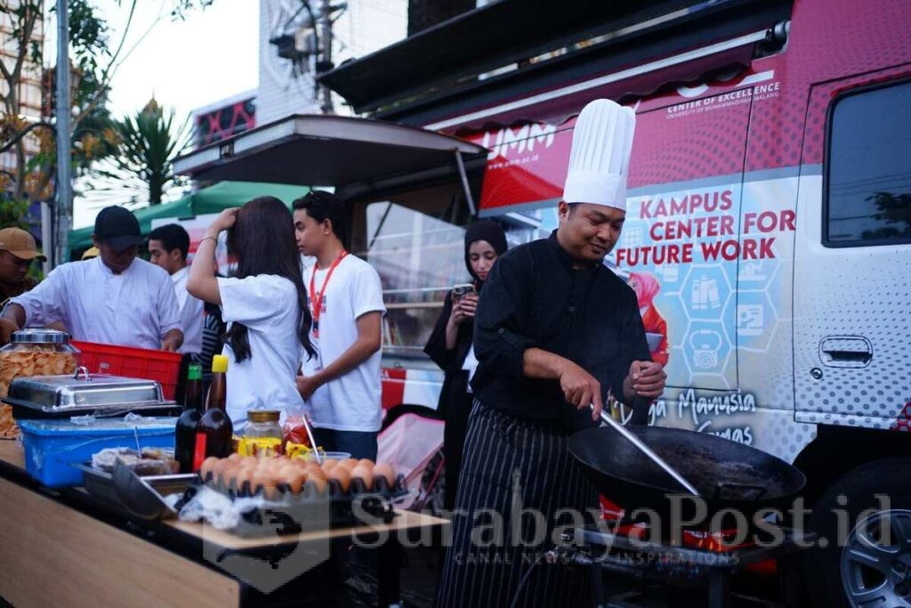 Kemeriahan acara semakin terasa dengan adanya sesi live cooking yang menghadirkan tim dari Hotel Rayz UMM. (ist).