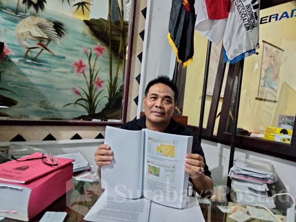 Sumardhan ketua tim hukum Awan Setiawan menunjukkan fakta penguat yang menyatakan kliennya tidak bersalah