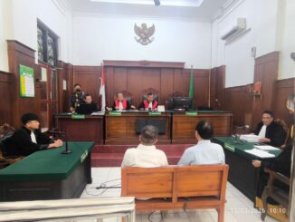 Terdakwa Awan dan Hadi Santoso Minta Dibebaskan dalam Kasus Dugaan Korupsi Pengadaan Lahan Polinema, Jumat 13 Maret 2026. (Foto: Kejari Kota Malang).