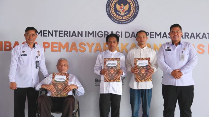 Lapas Kelas I Malang Serahkan Remisi Khusus Nyepi Tahun 2026 kepada 3 Warga Binaan