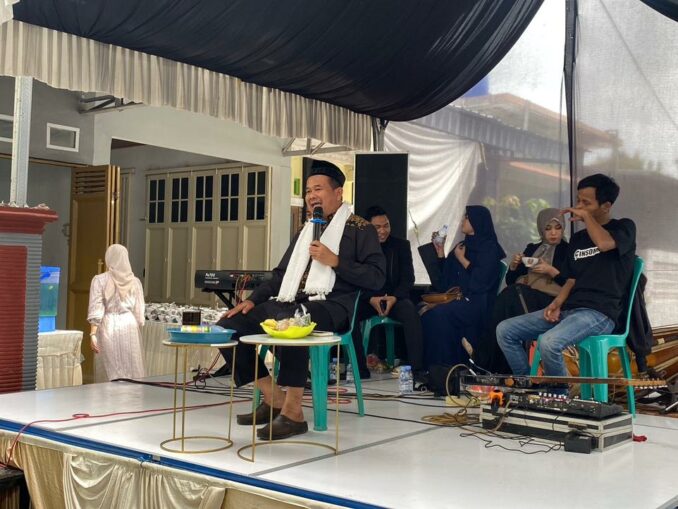 Anggota DPRD Kota Malang, Ustadz Rokhmad dalam Tausyiah pengajian Halal bihalal. (ist).