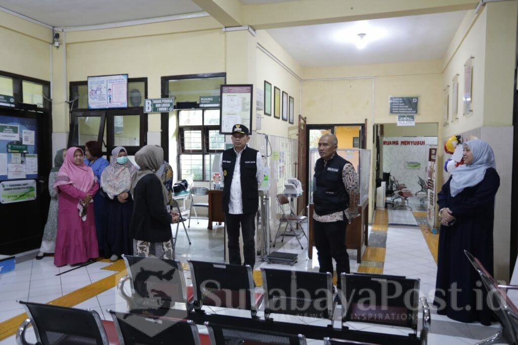 Wali Kota Wahyu Hidayat didampingi Sekda Erik Setyo Santoso, Plt. Inspektur Kota Malang, Dwi Rahayu, serta Plt. Kepala BKPSDM, Hendru Martono, meninjau MPP Merdeka.(ist)