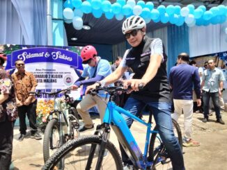 Gaya Hidup Sehat Wali Kota Malang, Bersepeda Pancal ke Acara Peresmian SPPG Sukoharjo, Jumat (27/3/2026).