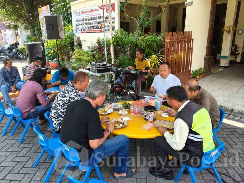 Acara yang dimulai pukul 11.30 - 15.30 WIB ini dihadiri oleh tokoh masyarakat, ustadz, ketua RT/RW, dan warga sekitar Perum Gadang Regency.