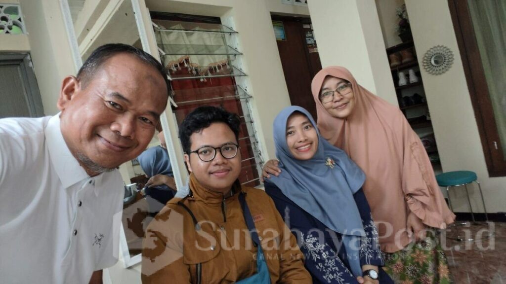 Anggota Dewan, H. Rokhmad dan istri mengucapkan terima kasih dan permohonan maaf atas segala kekurangan. (ist).