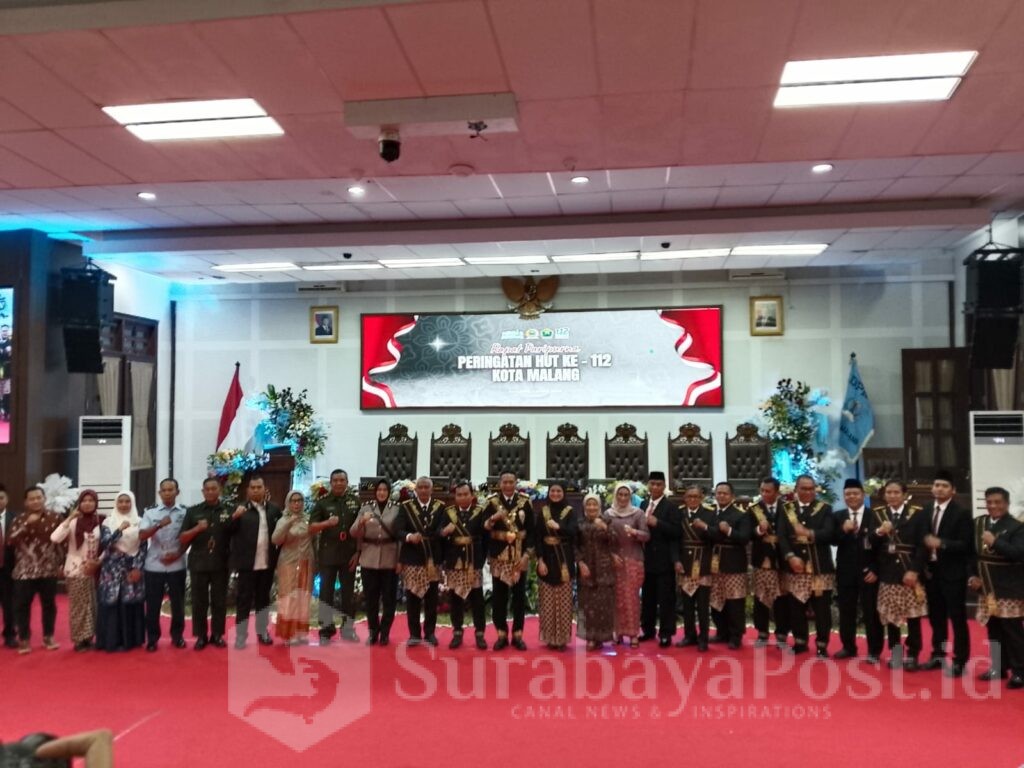 Wali Kota Wahyu Hidayat dan Ketua DPRD, Amithya Ratnanggani Sirraduhita serta Wakil Wali Kota Ali Muthohirin pose bersama jajaran Forkompinda