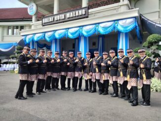 Camat Lowokwaru, Rudi Cahyono Catur Utomo (ujung kanan) bersama jajaran Kepala OPD usai mengikuti upacara HUT ke 112 Kota Malang, Rabu (1/4/2026).