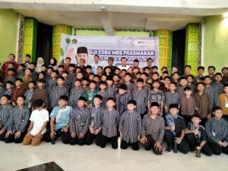 Wali Kota Wahyu Hidayat Tinjau Uji Coba MBG dengan Skema Prasmanan di MIN 2 Kota Malang, Kamis (2/4/2026).