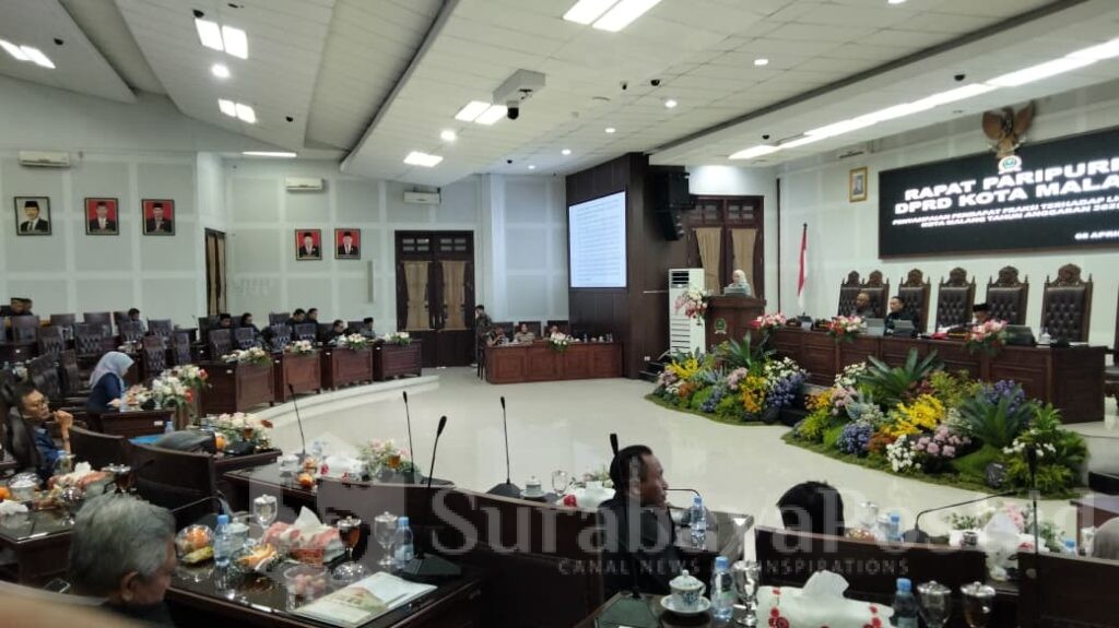 Suasana rapat paripurna yang digelar di ruang sidang DPRD Kota Malang.