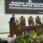 Pansus DPRD Kota Malang menyampaikan laporan hasil pembahasan Ranperda tentang Penyelenggaraan Perparkiran dalam rapat paripurna, Rabu (8/4/2026).