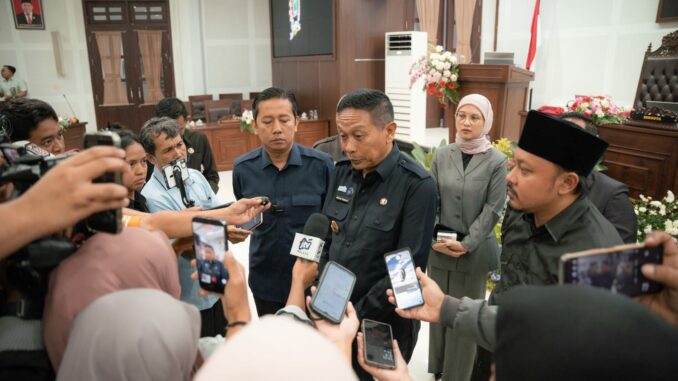 Wali Kota Malang, Wahyu Hidayat saat dikonfirmasi awak media di Gedung DPRD Kota Malang, Rabu (8/4/2026).