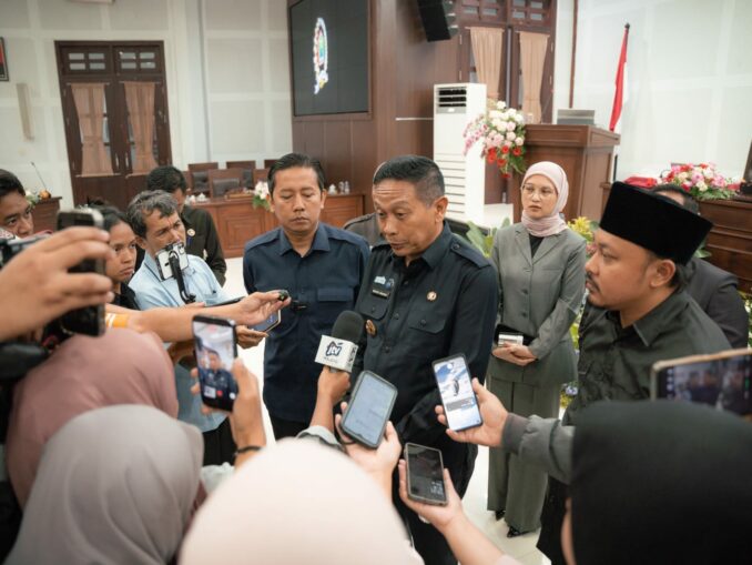 Wali Kota Malang, Wahyu Hidayat saat dikonfirmasi awak media di Gedung DPRD Kota Malang, Rabu (8/4/2026).